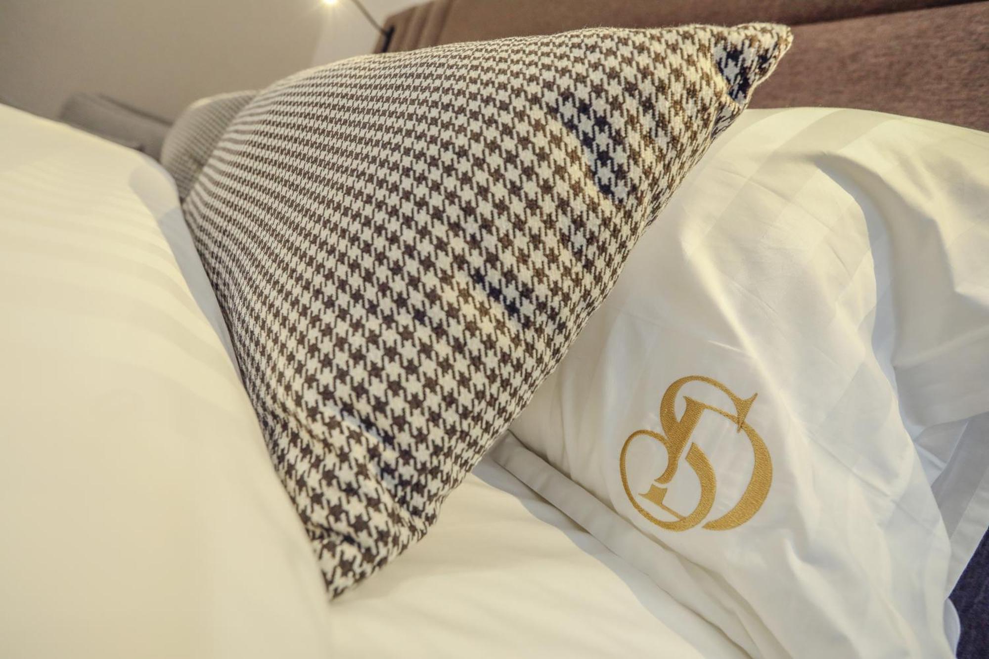 Hotel Dirista Shkoder Bagian luar foto