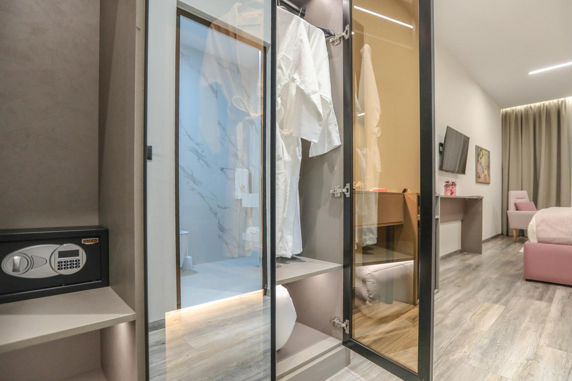 Hotel Dirista Shkoder Bagian luar foto