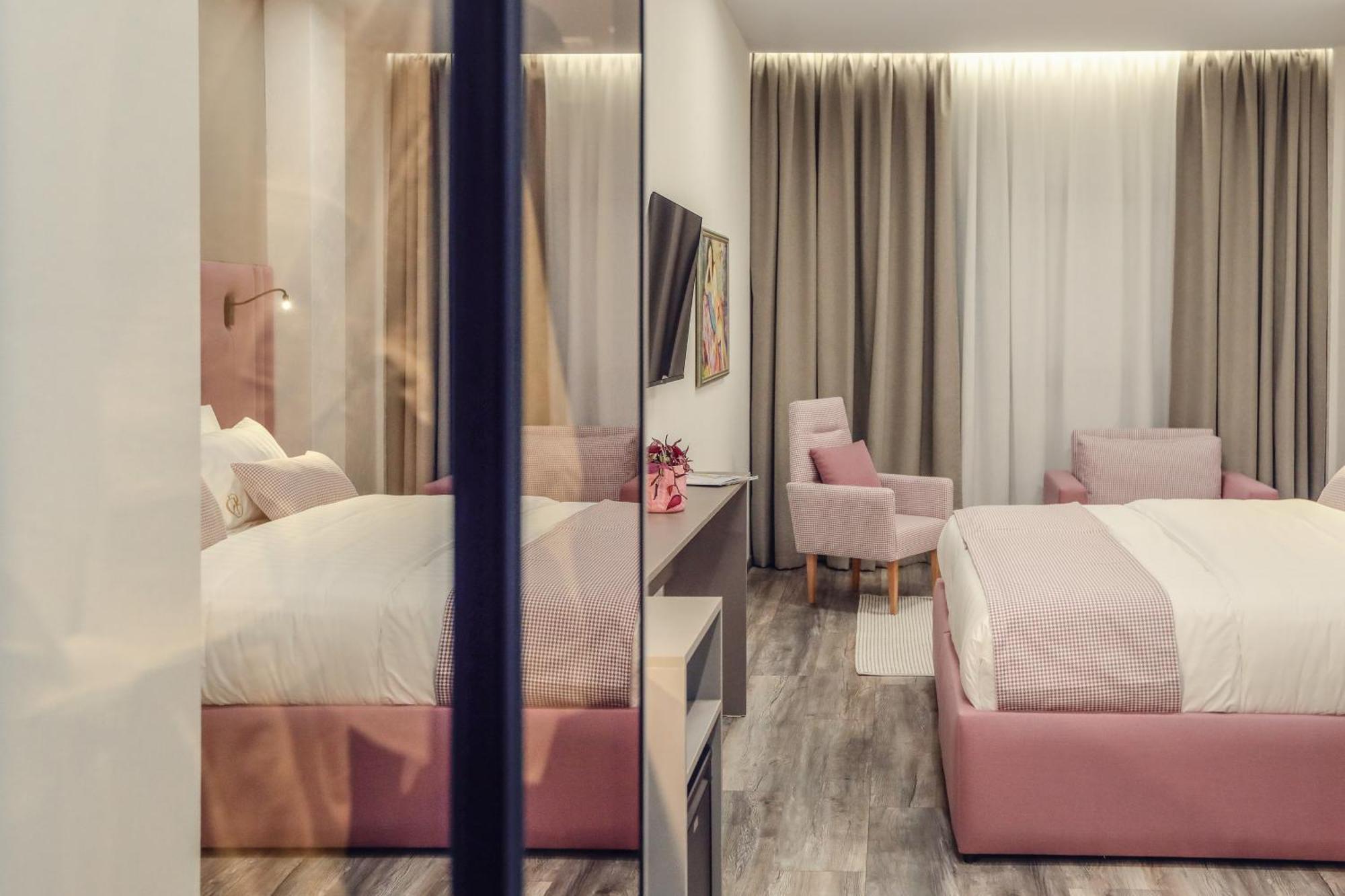 Hotel Dirista Shkoder Bagian luar foto