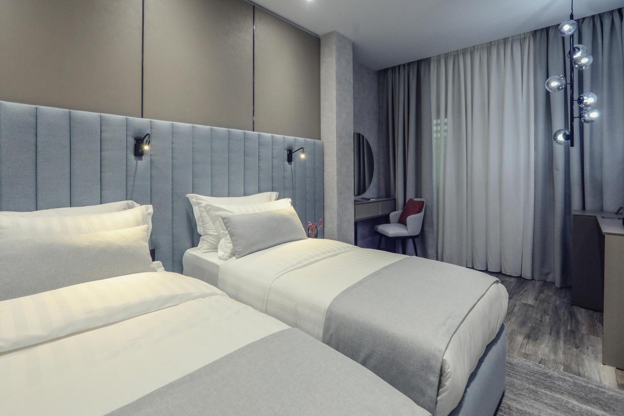 Hotel Dirista Shkoder Bagian luar foto