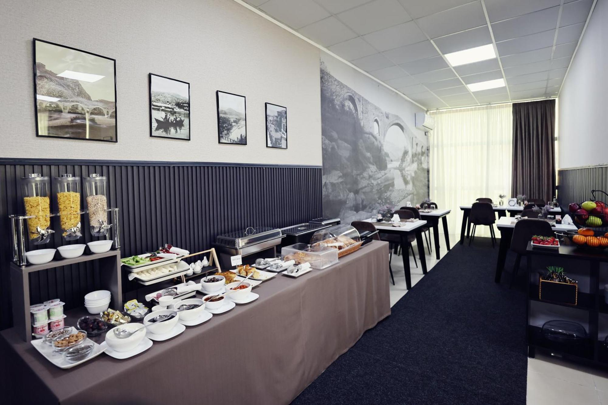 Hotel Dirista Shkoder Bagian luar foto